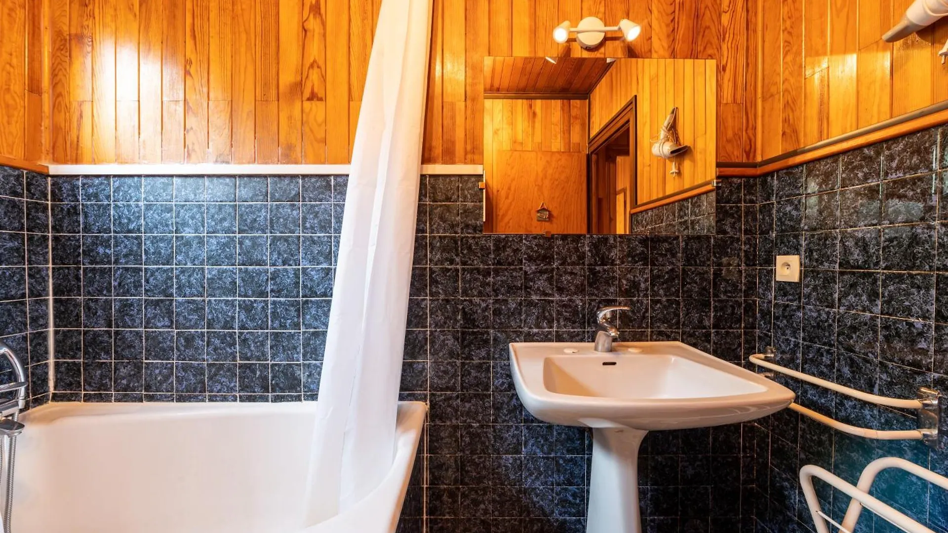 Chalet De Charme Avec Vue Spendide Menthon-Saint-Bernard 0*,